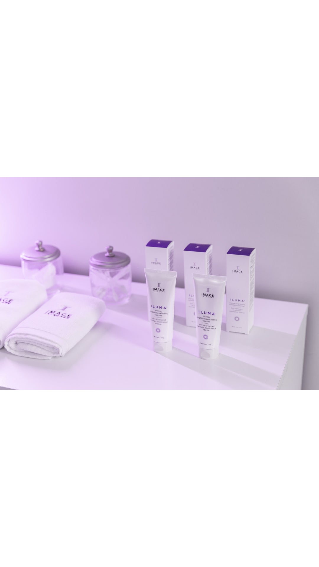 Iluma Intense Brightening Exfoliating Cleanser